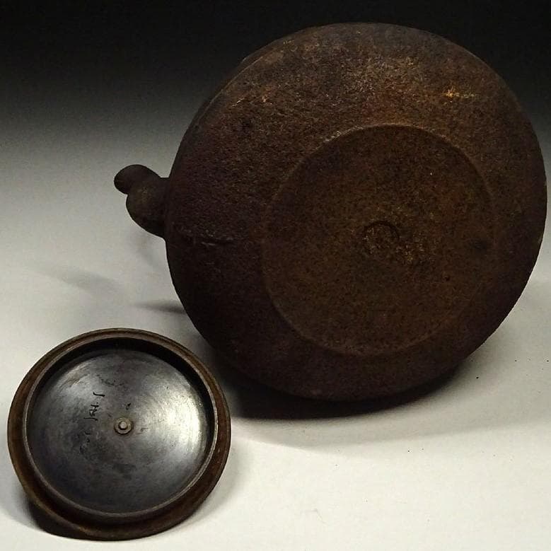 【人間国宝】◆『釜師 角谷一圭 松葉地紋 鉄瓶』◆検）亀文堂 龍文堂 金寿堂