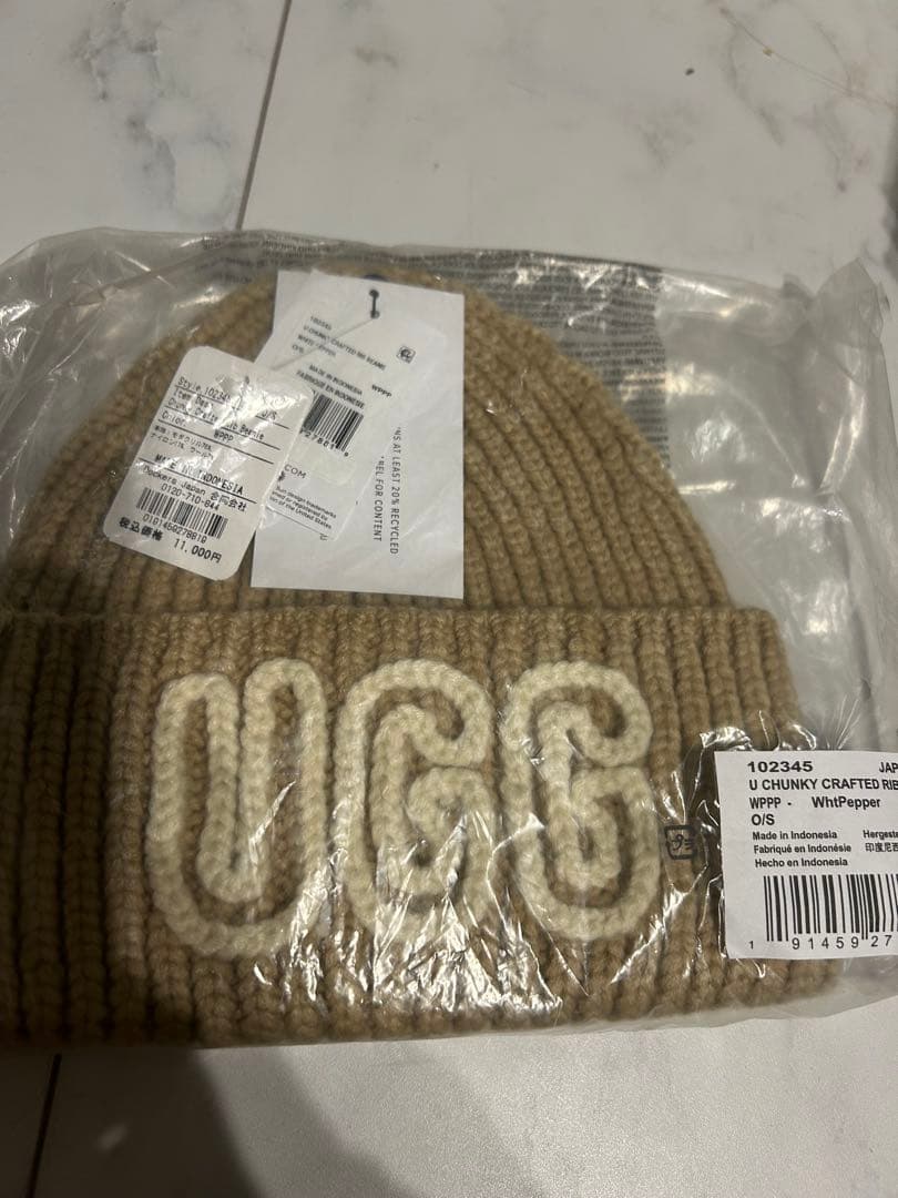 アグ　Chunky Crafted Rib Beanie ホワイトペッパー