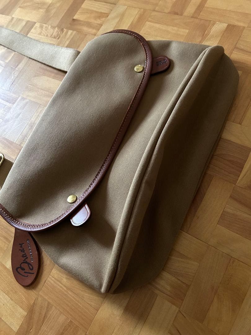 Brady AVON カーキ ショルダーバッグ