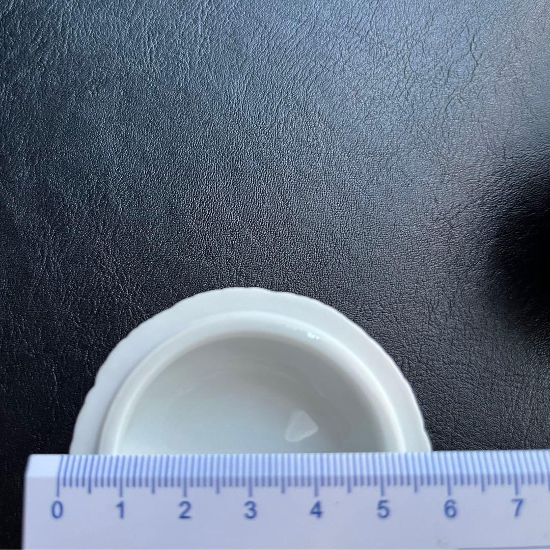 平戸　十五代　中里茂右衛門　白磁　菊香合