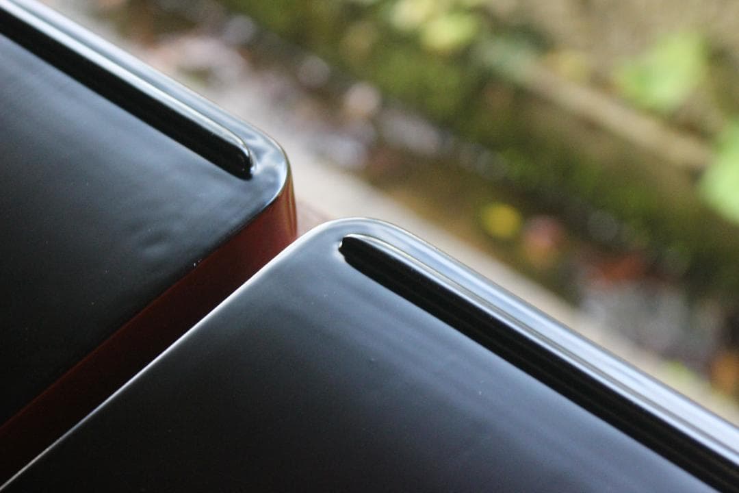 デッドストック！上質朱漆に優美な羊歯沈金の映える二段重（検重箱お重