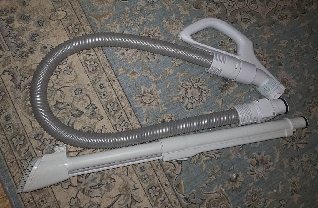 東芝クリーナー VC-S610X (w)2024製本体とホース