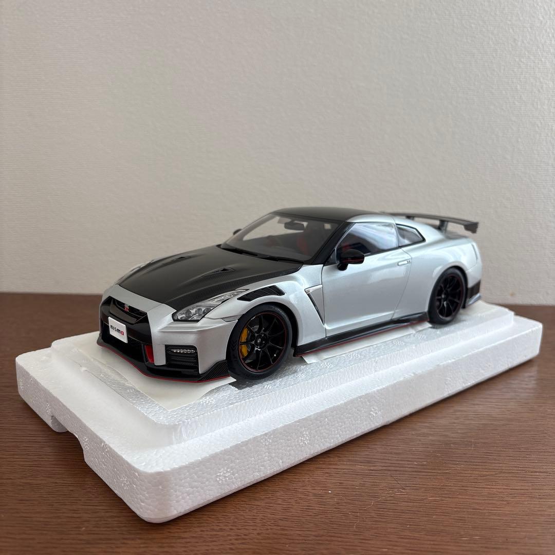 オートアート　日産 GT-R R35 ニスモ 1/18 ミニカー　シルバー