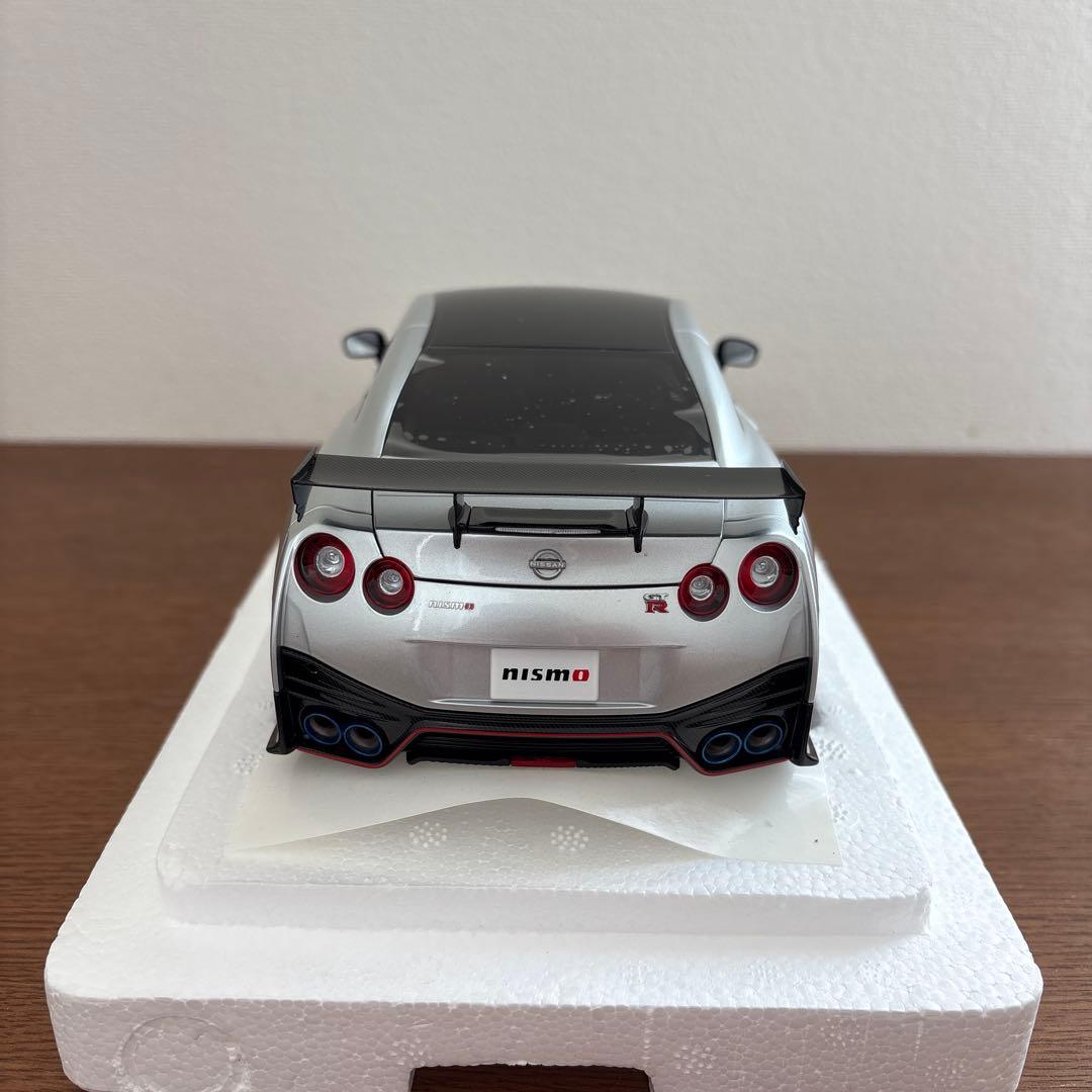 オートアート　日産 GT-R R35 ニスモ 1/18 ミニカー　シルバー