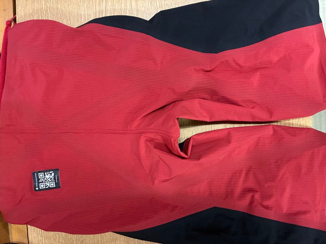 Mizuno 競泳水着 黒/赤