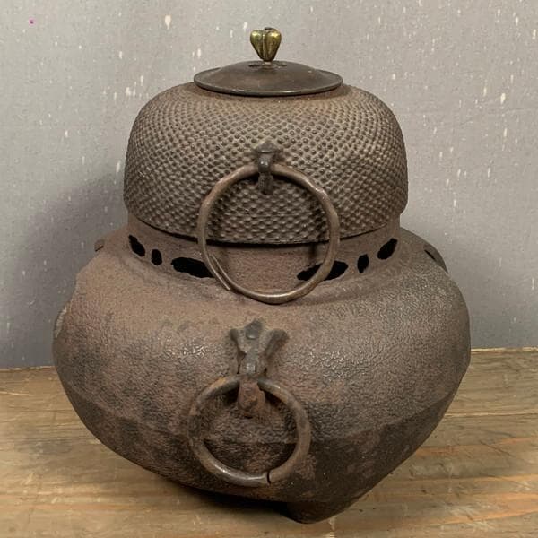 鉄製風炉釜竹絵乾山写水指黒塗棗桑小卓組立式茶道具揃え合せ箱付き[B34159]