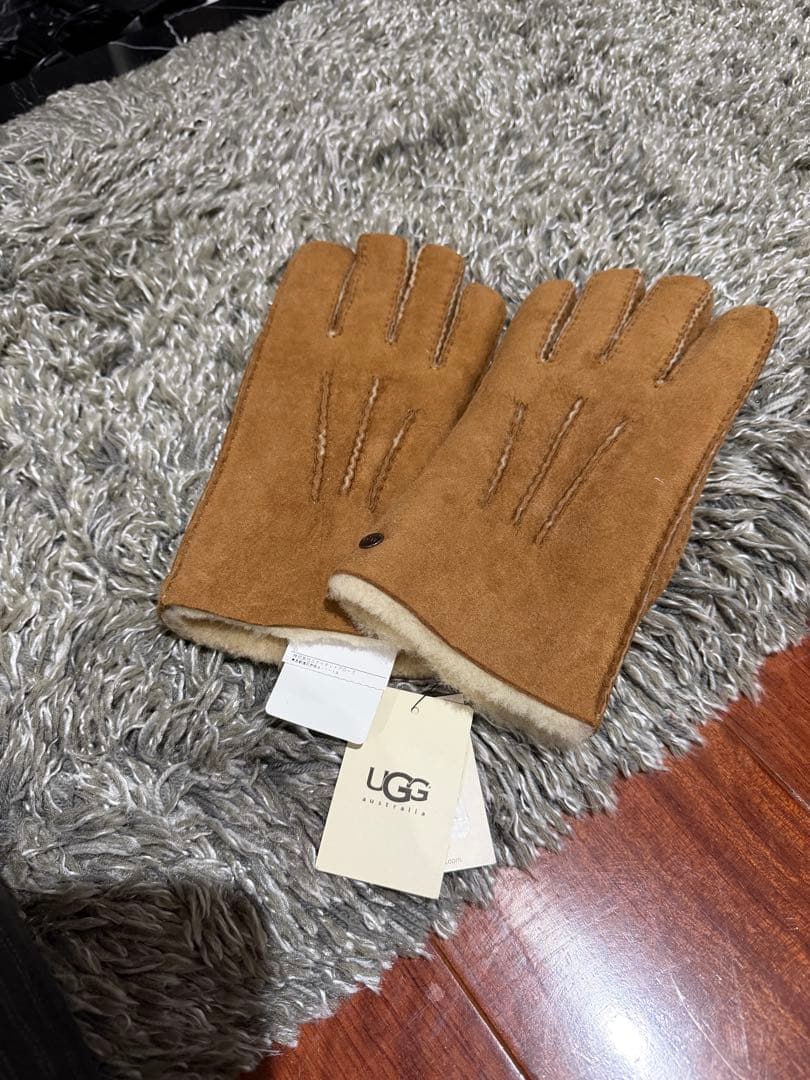 【新品】UGG ムートン手袋　箱付き