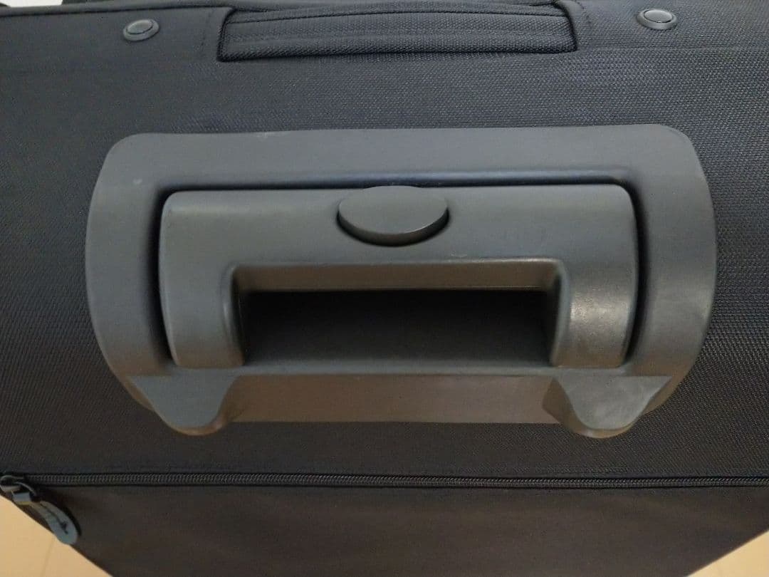 無印良品　四輪キャリーバッグ　黒　特大　58リットル　スーツケース 廃盤品