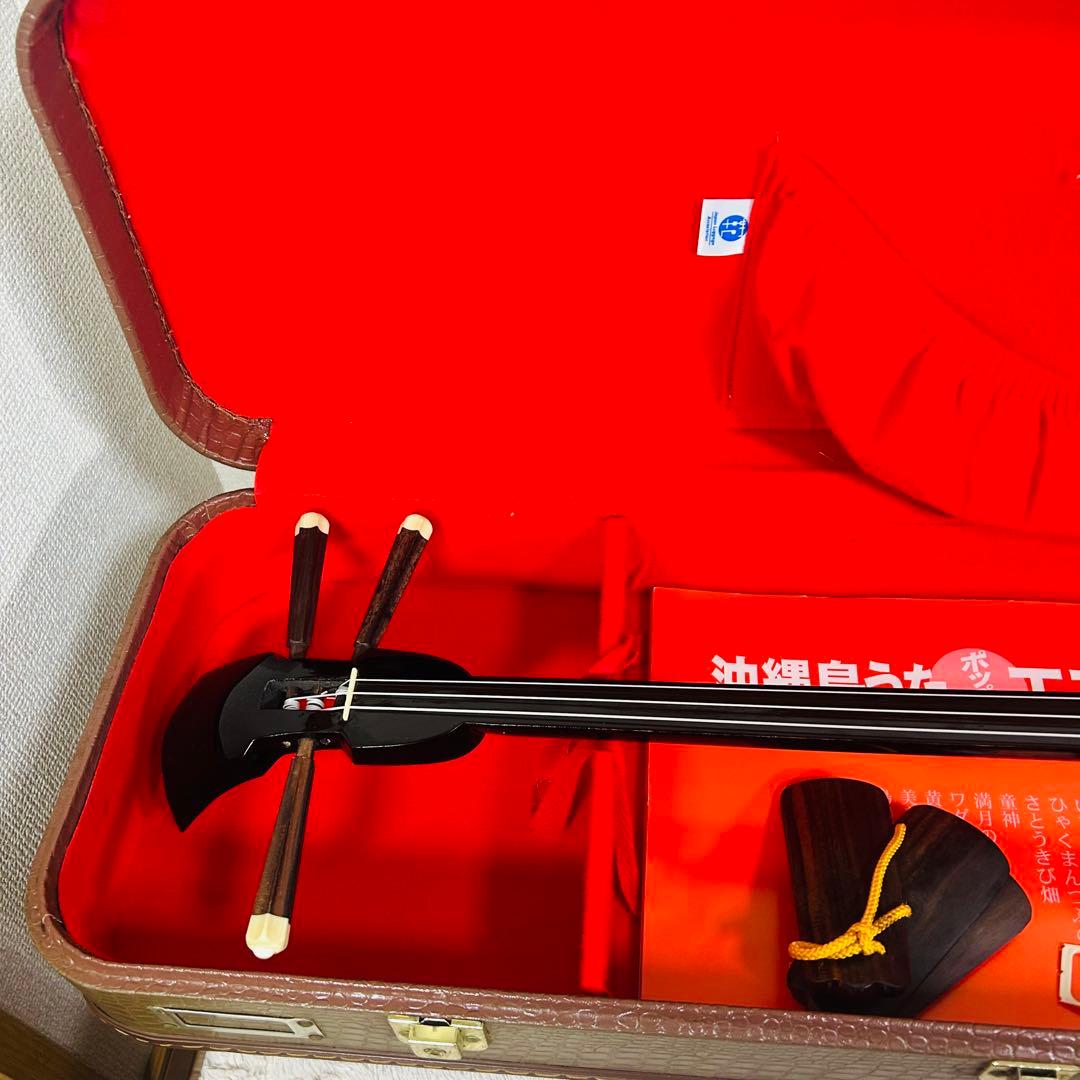 【美品】沖縄三線 三味線 人工革 合皮 ヘビ柄　ハードケース付 民族楽器 弦楽器