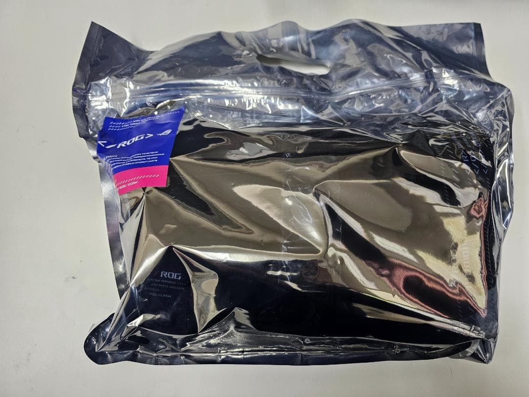 ROG ショルダーバックとROG クッション(非売品)