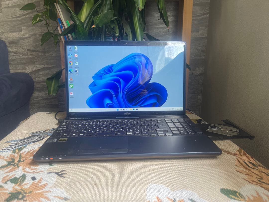 【第8世代Corei7】富士通／AH77C2／メモリ8GB／SSD500GB