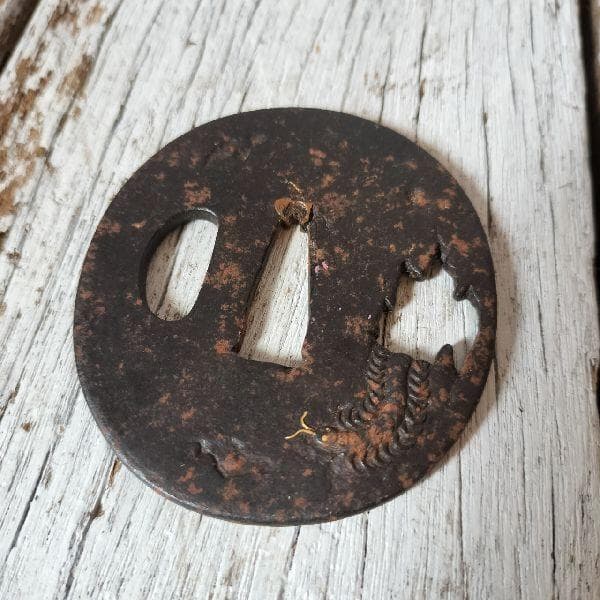 楕円 鉄地 金象嵌 百足図 鍔 変り笄穴 刀鍔 無銘 刀装具 太刀金具 日本刀