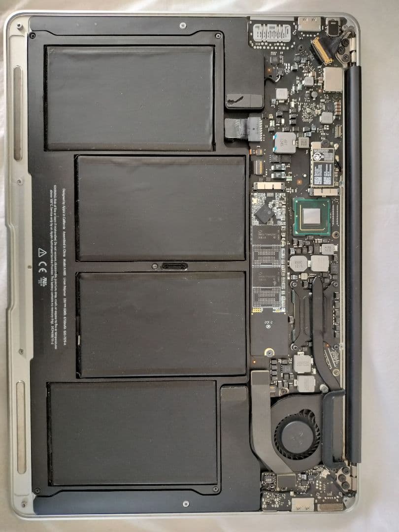 Apple MacBook Air　メモリ4G　SSD256G