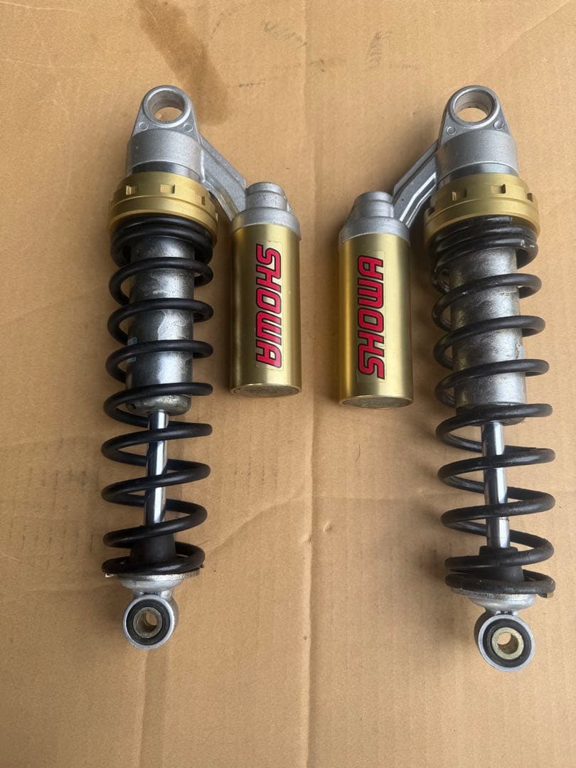 SHOWA サスペンション