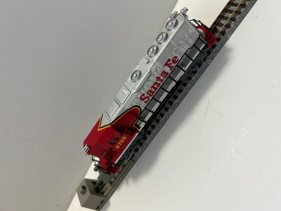 美品　Bachamann N Scale GP 50-SANTA FE 8759