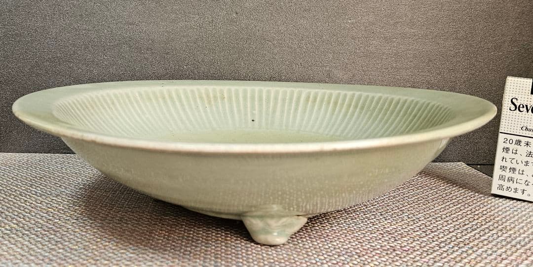 【本物保証❗】名品❗江戸時代初期　 初期伊万里青磁　鎬造　29.8cm三脚大兜鉢