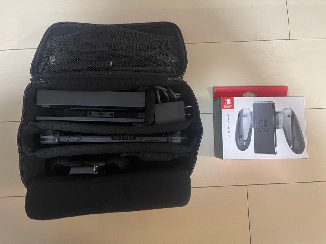 任天堂　Nintendo Switch本体 グレー　美品