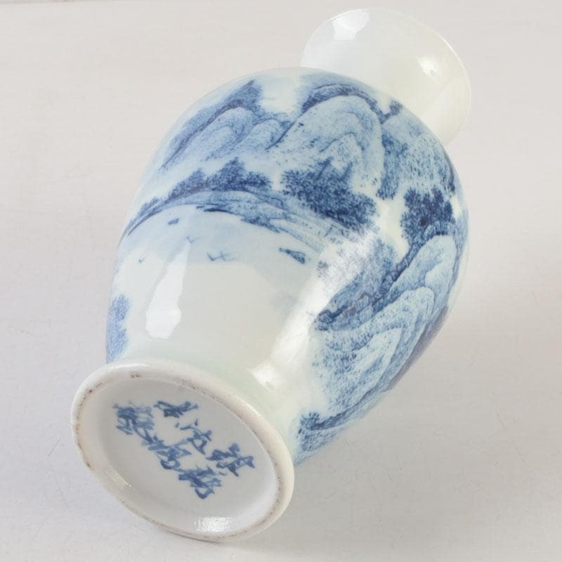 中国　景徳鎮製　青花　山水楼閣文瓶　花瓶　在銘　V　9576