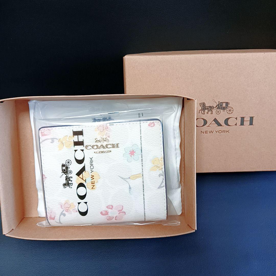 【新品】COACH 折り財布　二つ折り　花柄　コンパクト　プレゼント　箱付き