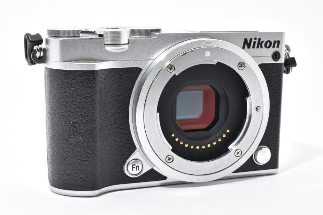 【大人気】 Nikon ニコン 1 J5 シルバー ボディ ミラーレス一眼カメラ