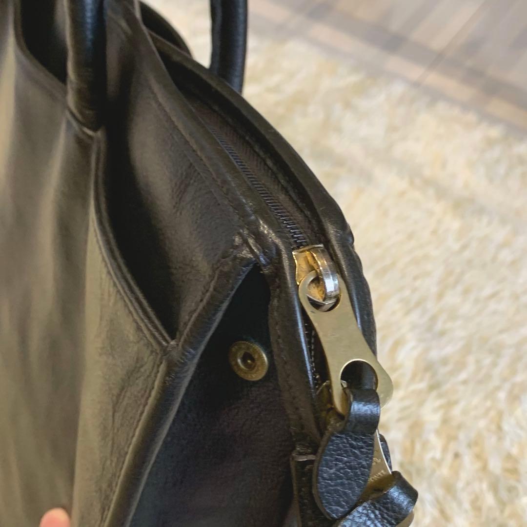 極美品✨イルビゾンテ　ビジネスバッグ　オールレザー　A4 ロゴ型押し　ブラック