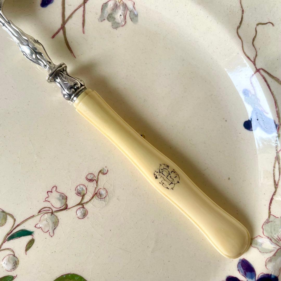 アンティーク　純銀製オイスターフォーク2本&ナイフレストピュイフォルカ3点セット