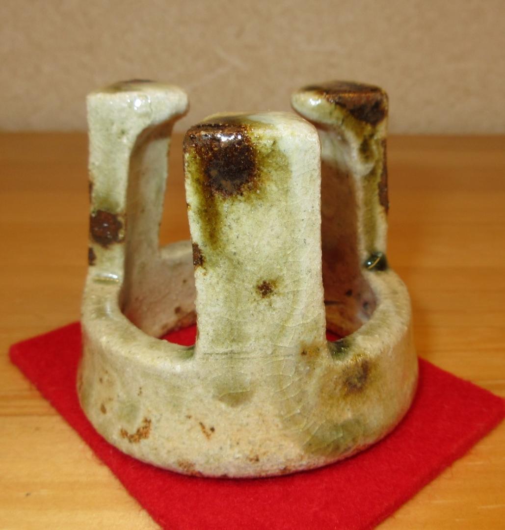 送料込【逢絢亭】茶道具 蓋置 美濃焼 美濃伊賀 五徳の形 加藤弥右衛門 共箱入り