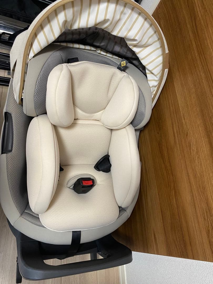 Combi 回転式チャイルドシート
