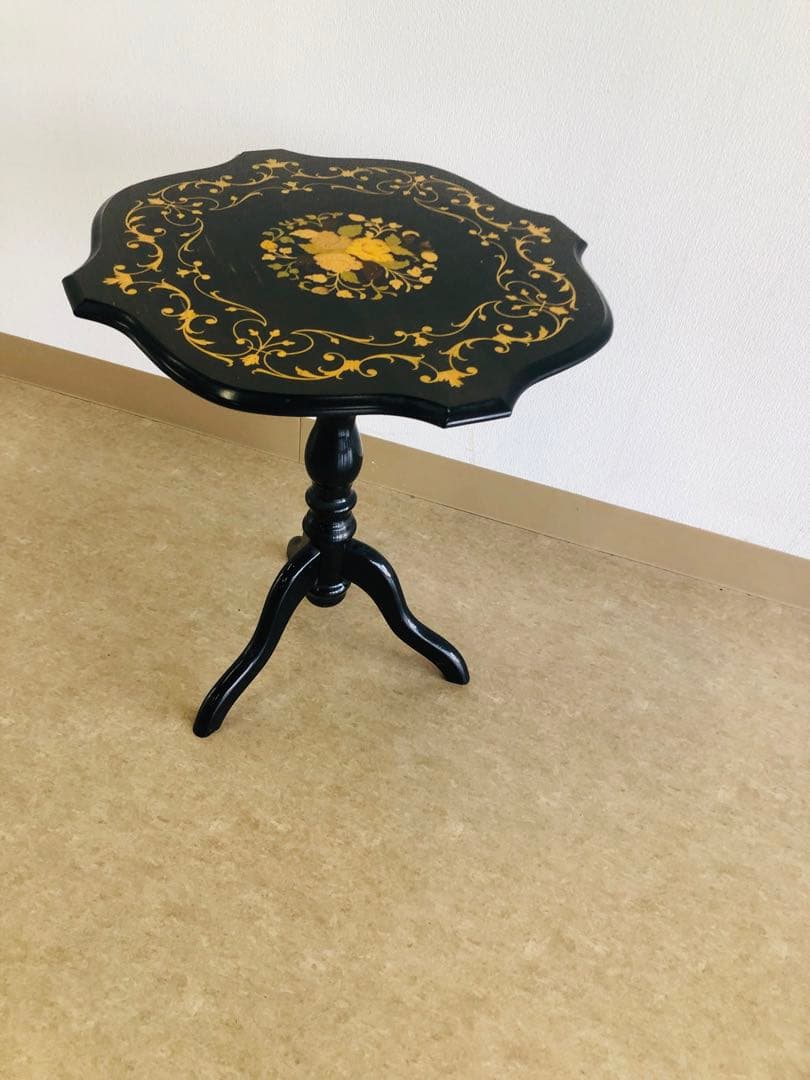 イタリア家具　アンティーク　サイドテーブル　花台