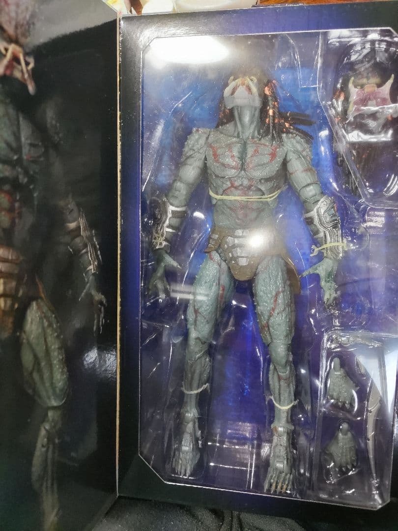 タ*ウ様 未開封品　NECA ネカ　アーマードアサシンプレデター　プレデターバッ
