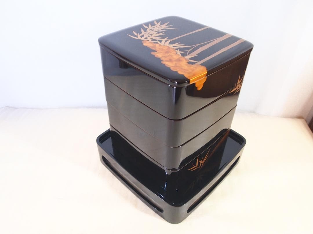 【極美品】輪島塗 わじま慶塚 竹に雲蒔絵 四段重箱 台付き 弁当箱/お重 漆器