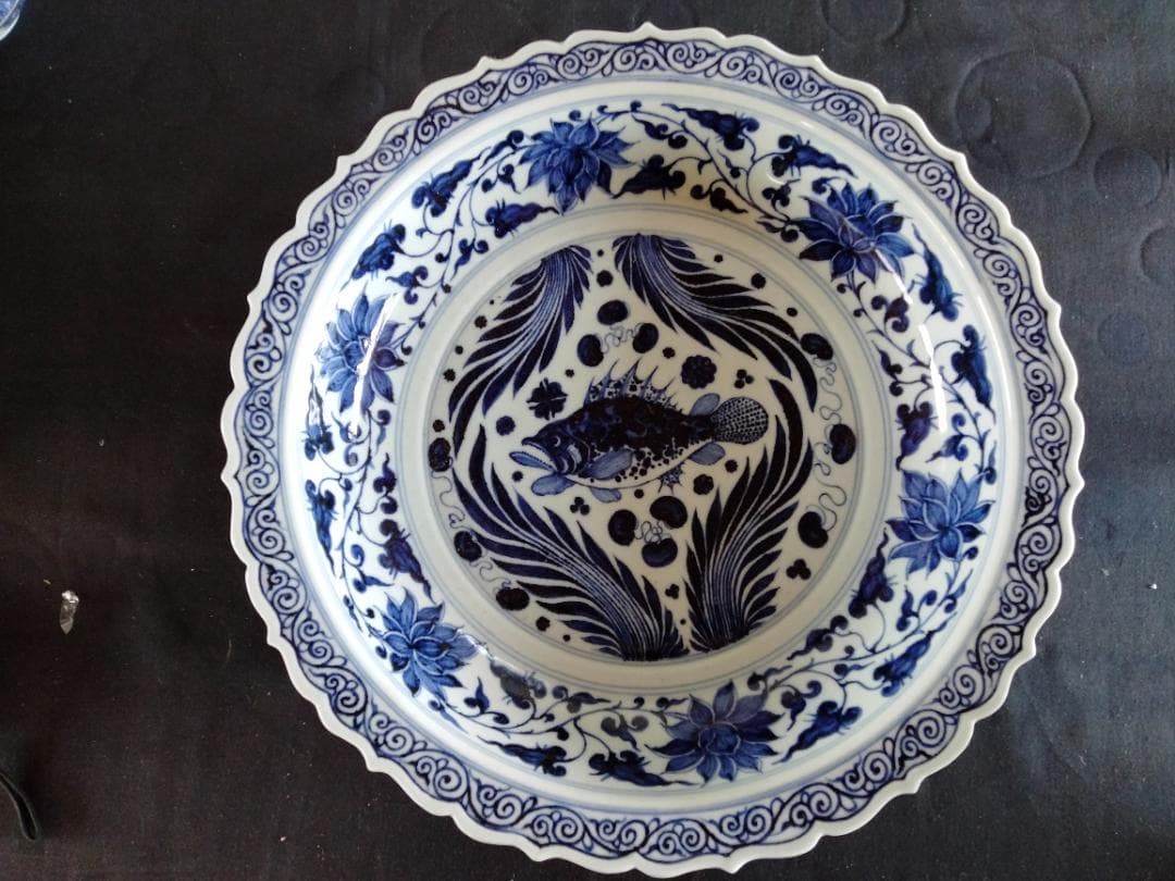 元代　青花桂魚文大皿
