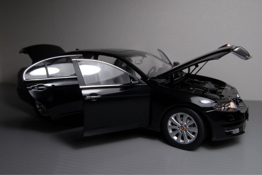 紅旗 H7 1/18 ミニカー 第一汽車 ホンチー