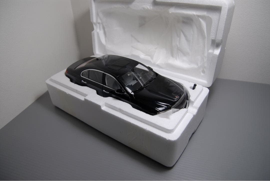 紅旗 H7 1/18 ミニカー 第一汽車 ホンチー