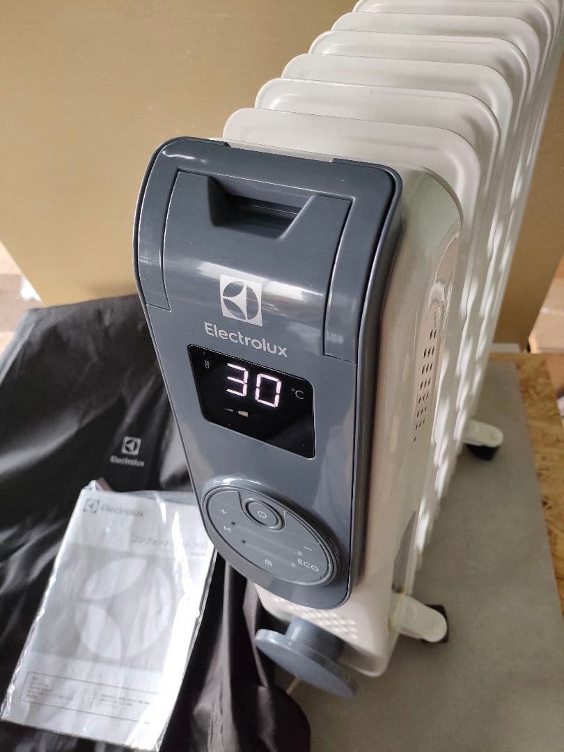 開封済み未使用★エレクトロラックス オイルヒーター EO12D102C0