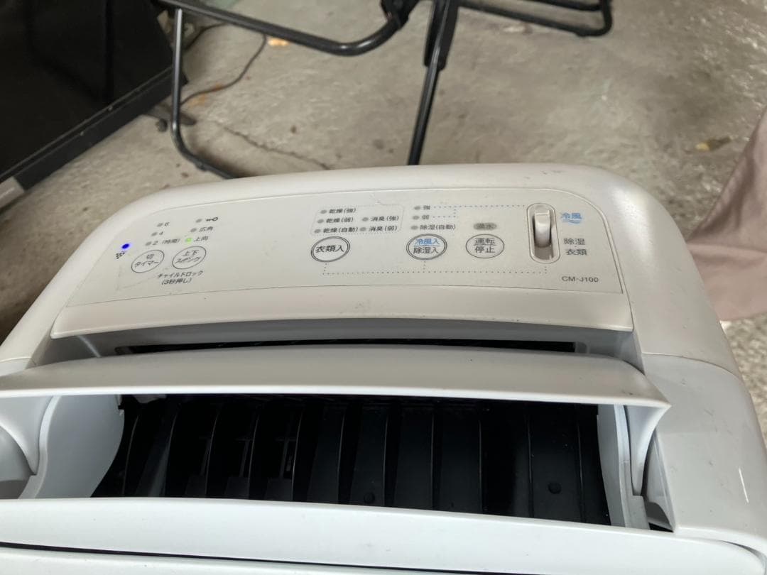 シャープ 除湿機 除湿器 衣類乾燥 CM-J100-W 2021年製