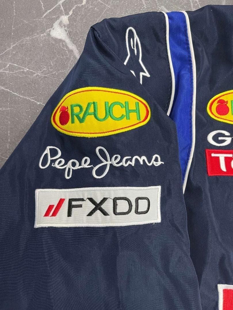 新品 RED BULL INFINITI 刺繍中綿 F1レーシングジャケットB5