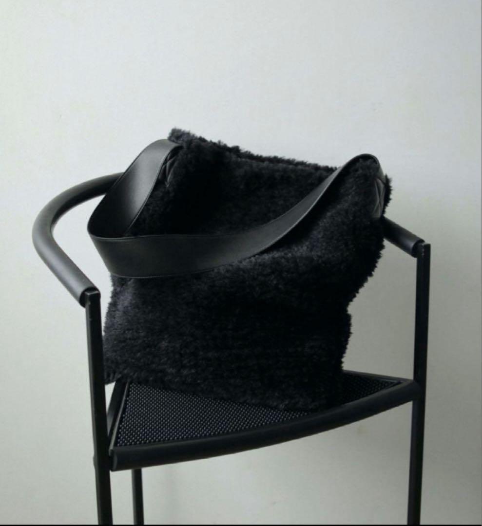 ジ*〜様 アンヌーク　anuke 黒いファーショルダーバッグ