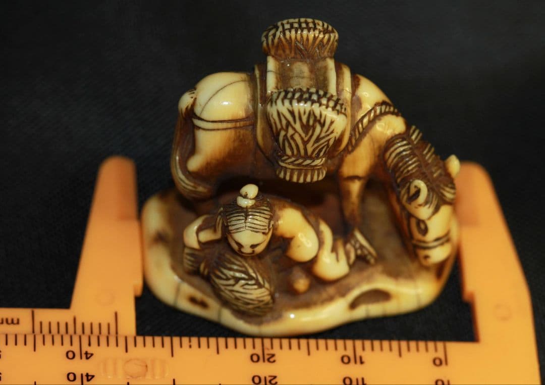 秀正 在銘 江戸時代 根付 「藁立 農耕馬 と 唐子 秋の情景」 名品