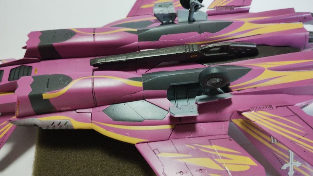 プラモデル完成機　1/72　SV-51γ、Nora type(マクロスゼロ)