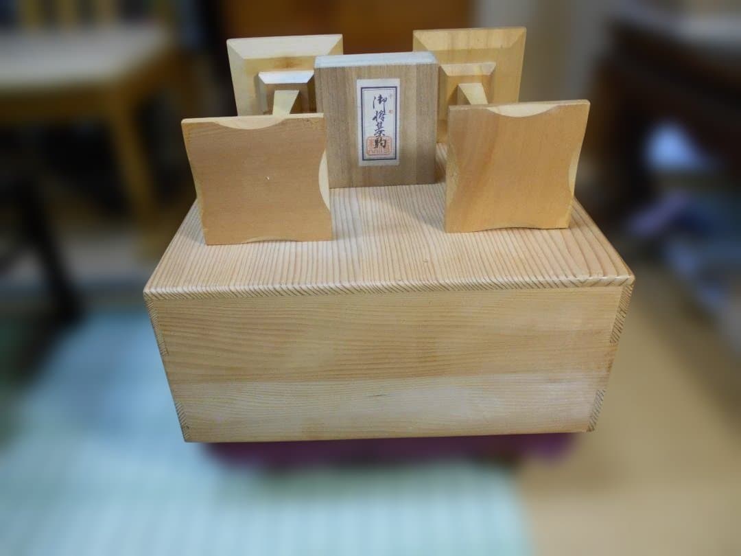 将棋盤脚付き5寸／本榧／板目／盤カバー付き／駒台／※難有