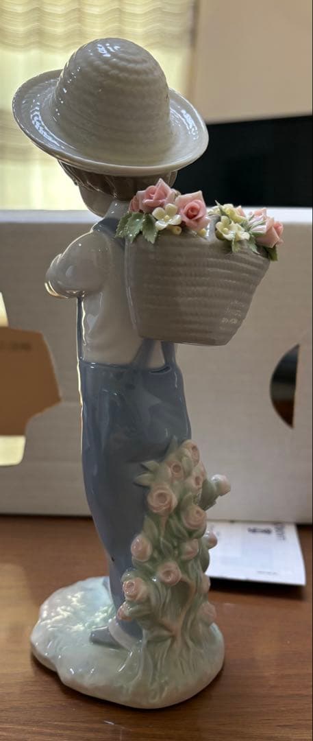 【LLADRO】花かごの少年【新品未使用】
