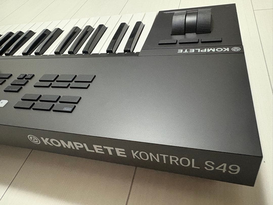 KOMPLETE KONTROL S49 MK2 MIDIキーボード