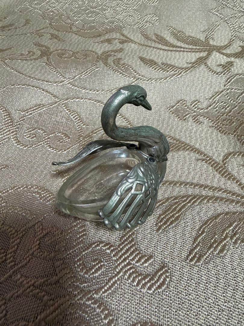 金属とガラス製 白鳥型　アクセサリー入れ