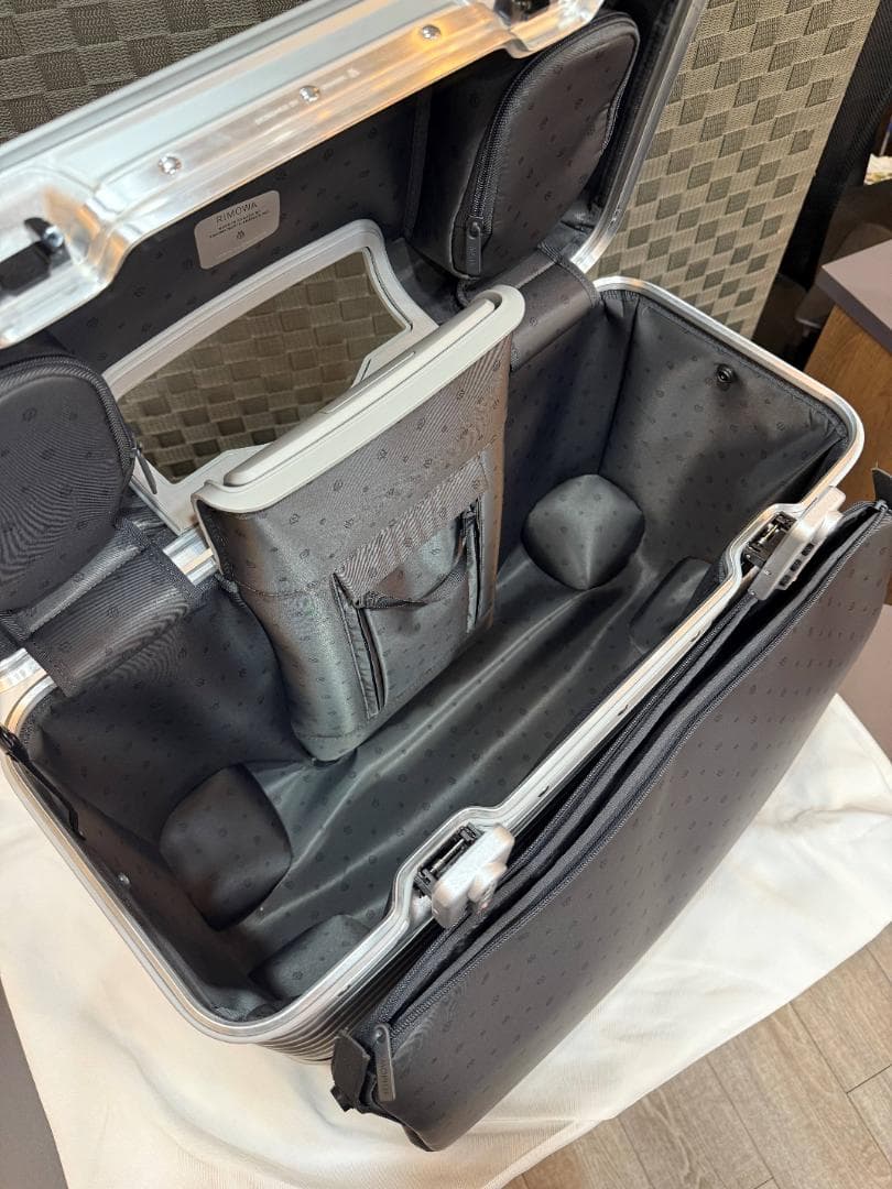 【極美品】RIMOWA リモワ PILOT パイロット スーツケース 31L