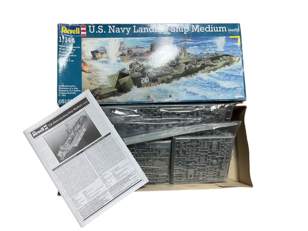 Revell 1/144 アメリカ海軍 中型揚陸艦 05123 未組立