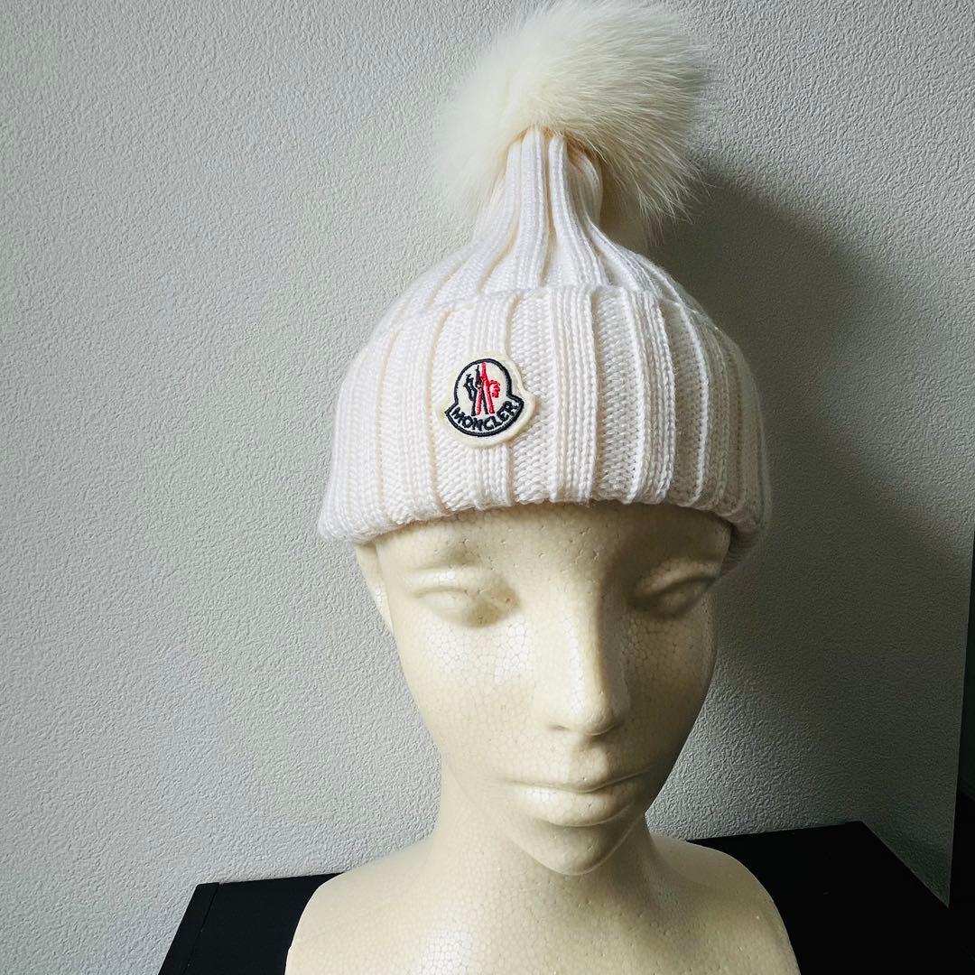 モンクレール　ニット帽　ホワイト ポンポン付き ニット帽