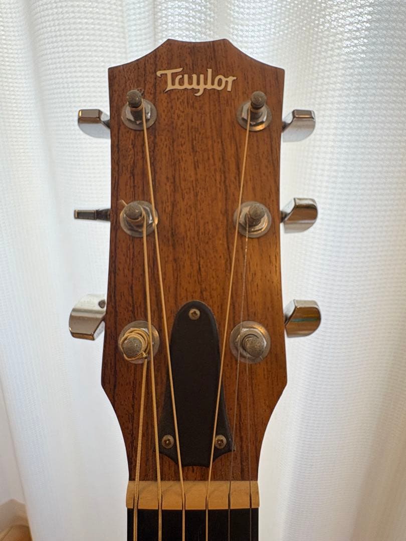 Taylor アコースティックギター 110eギターケース付き