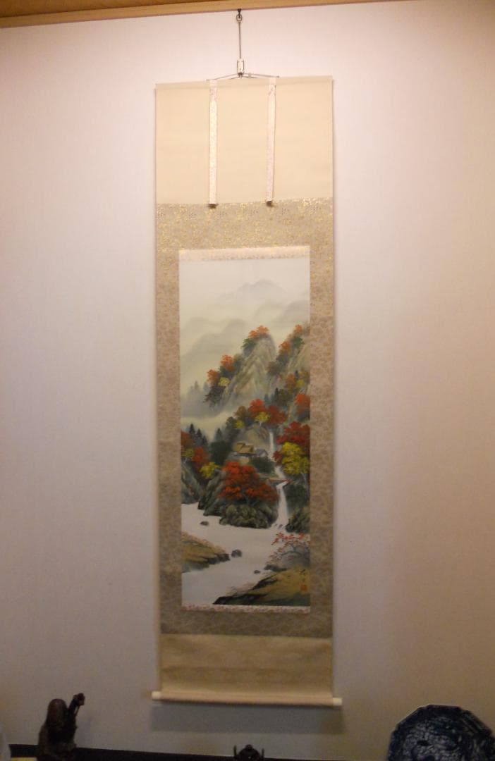 掛け軸 秀水 彩色秋景図 絹本 希少 軸装 茶道具 掛軸 美品 です。