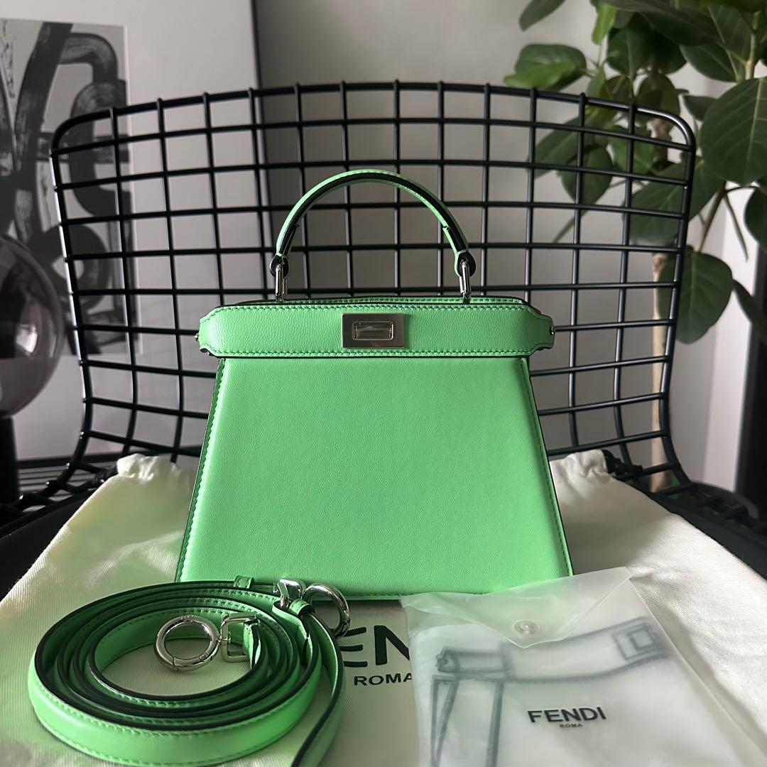 新品同様 FENDI ピーカブー アイシーユー プチ グリーン ショルダーバッグ